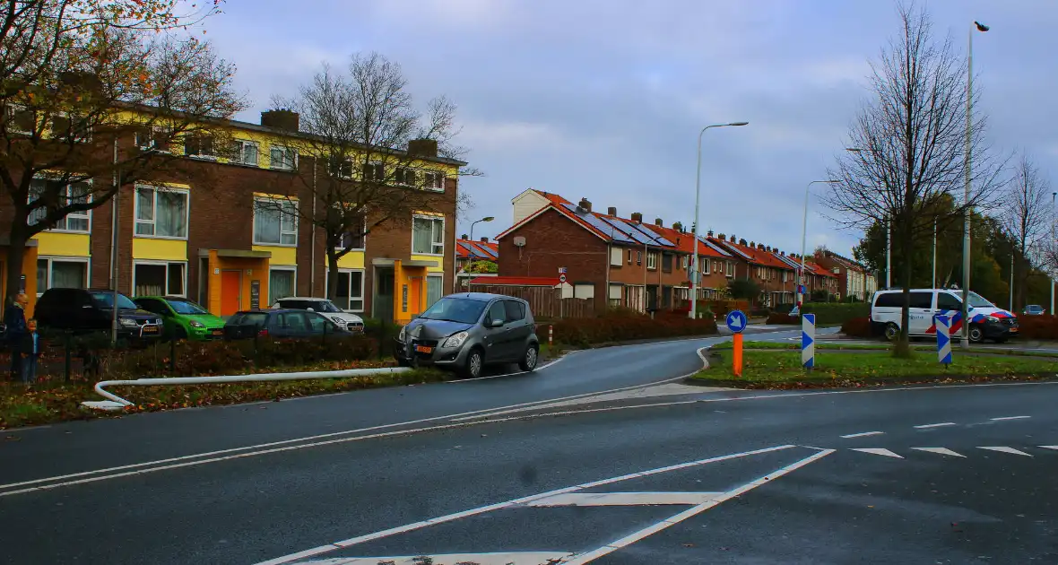 Automobiliste rijdt lantaarnpaal omver - Foto 7