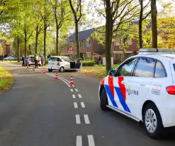 Automobiliste botst tegen boom