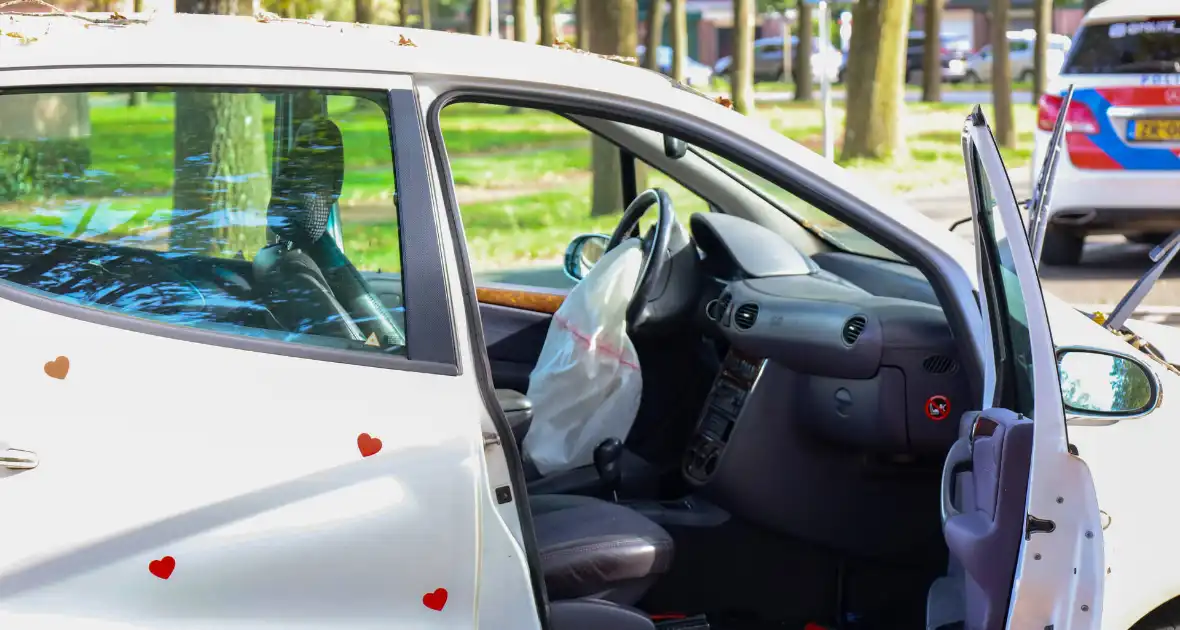 Automobiliste botst tegen boom - Foto 2