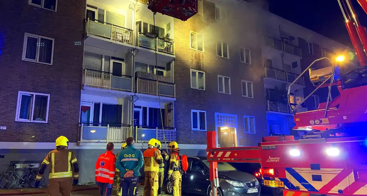 Veel rookontwikkeling bij brand in flatwoning - Foto 3