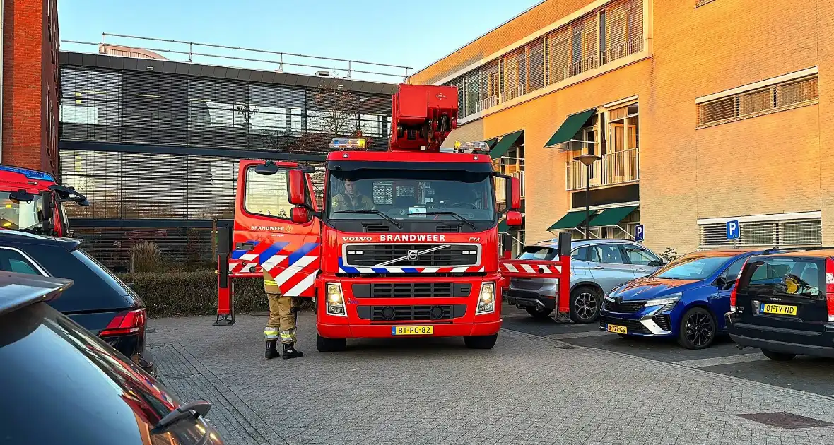 Hulpdiensten groots ingezet voor brand in verzorgingshuis - Foto 4