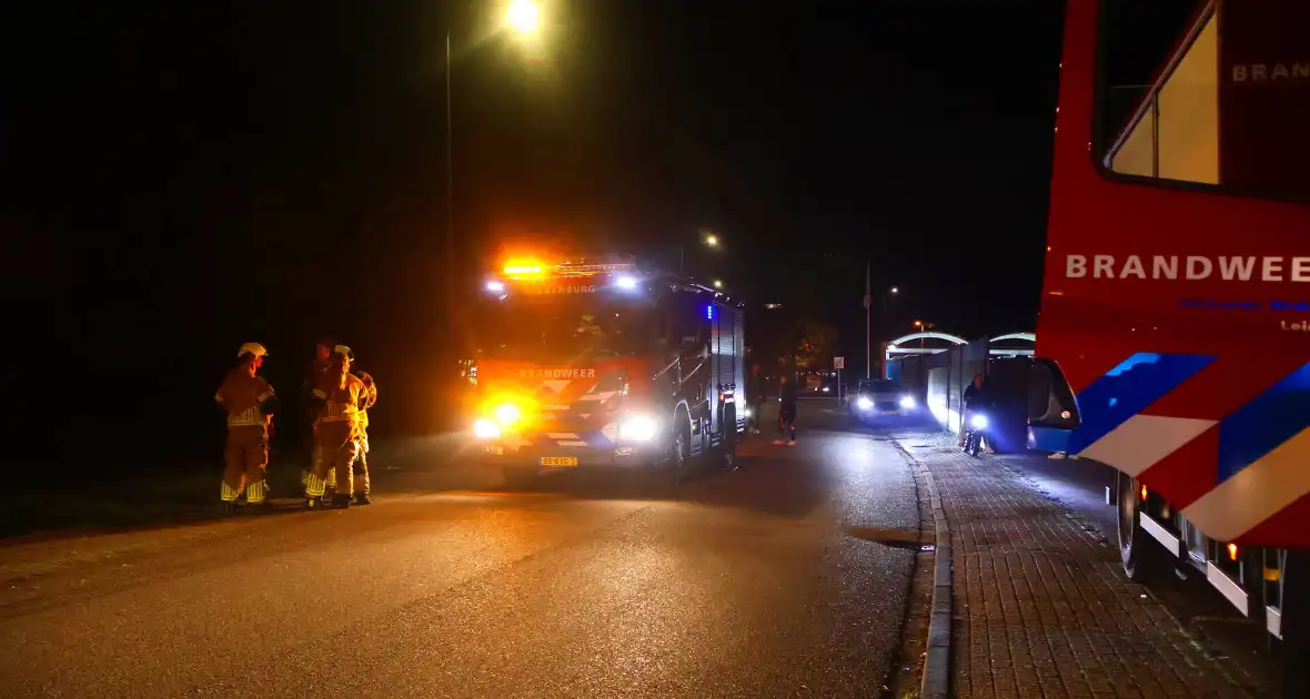 Personenauto belandt in sloot na vergeten handrem - Foto 3