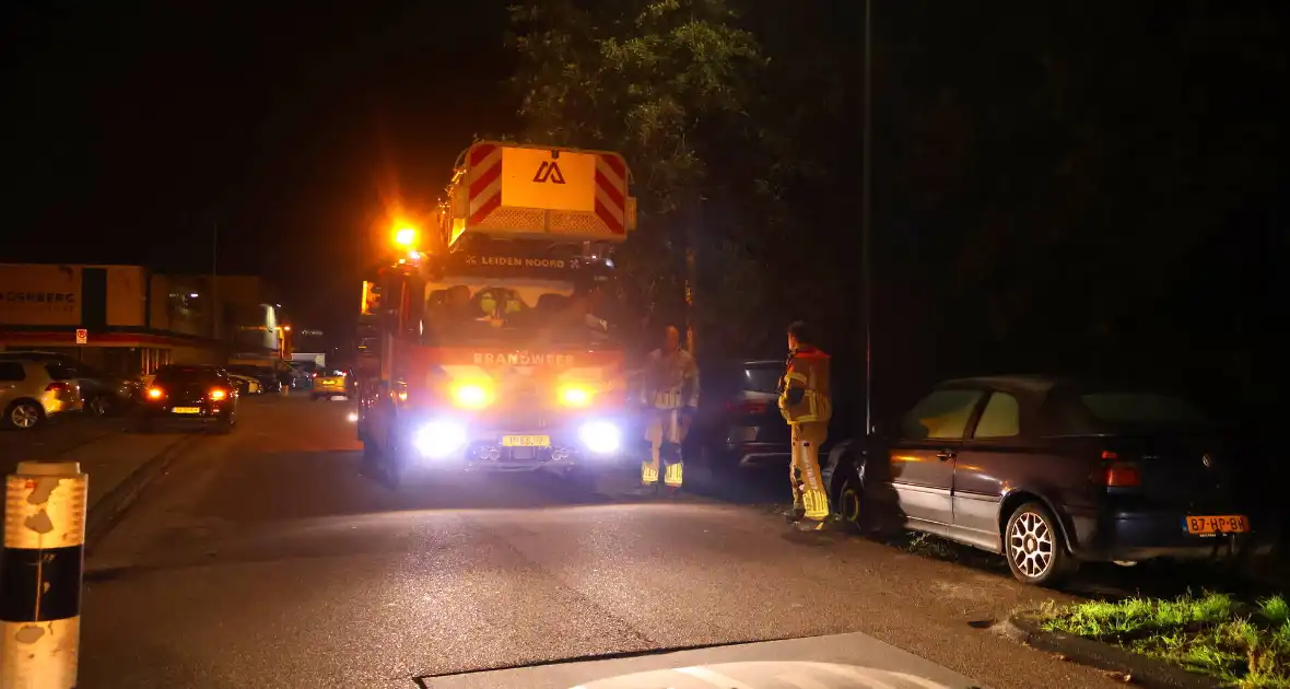 Personenauto belandt in sloot na vergeten handrem - Foto 9