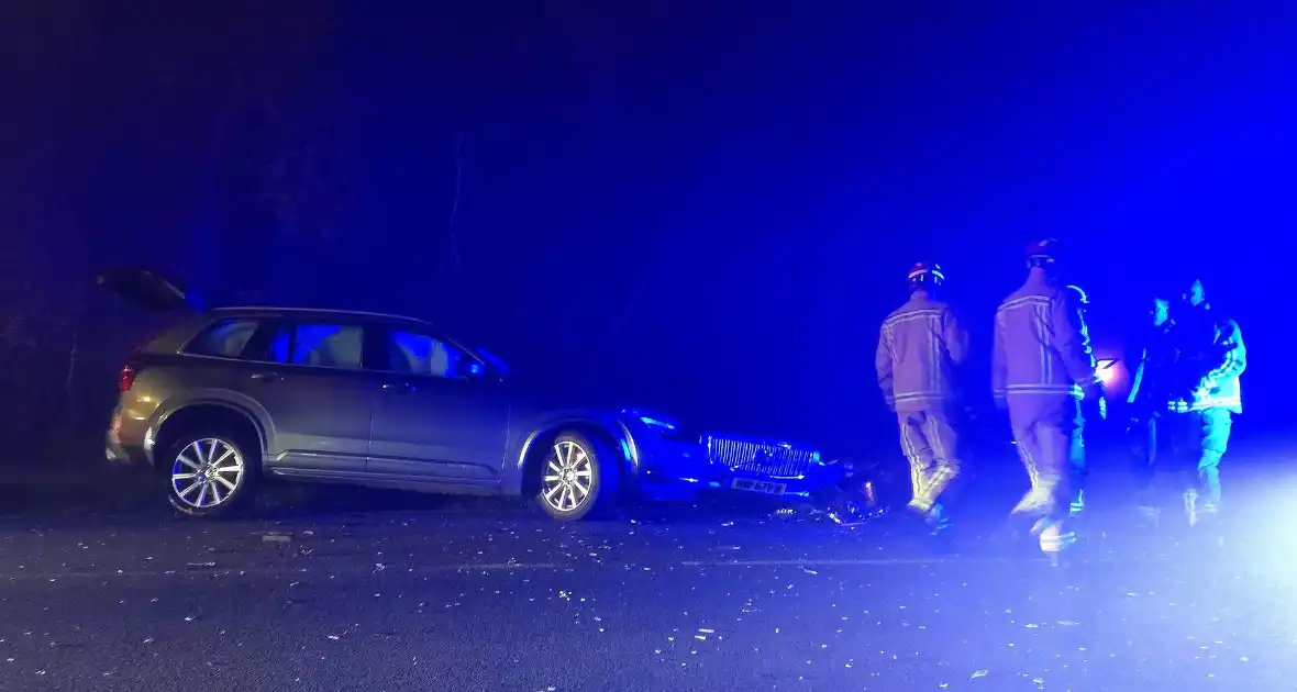 Gewonde en veel schade na frontale aanrijding - Foto 2