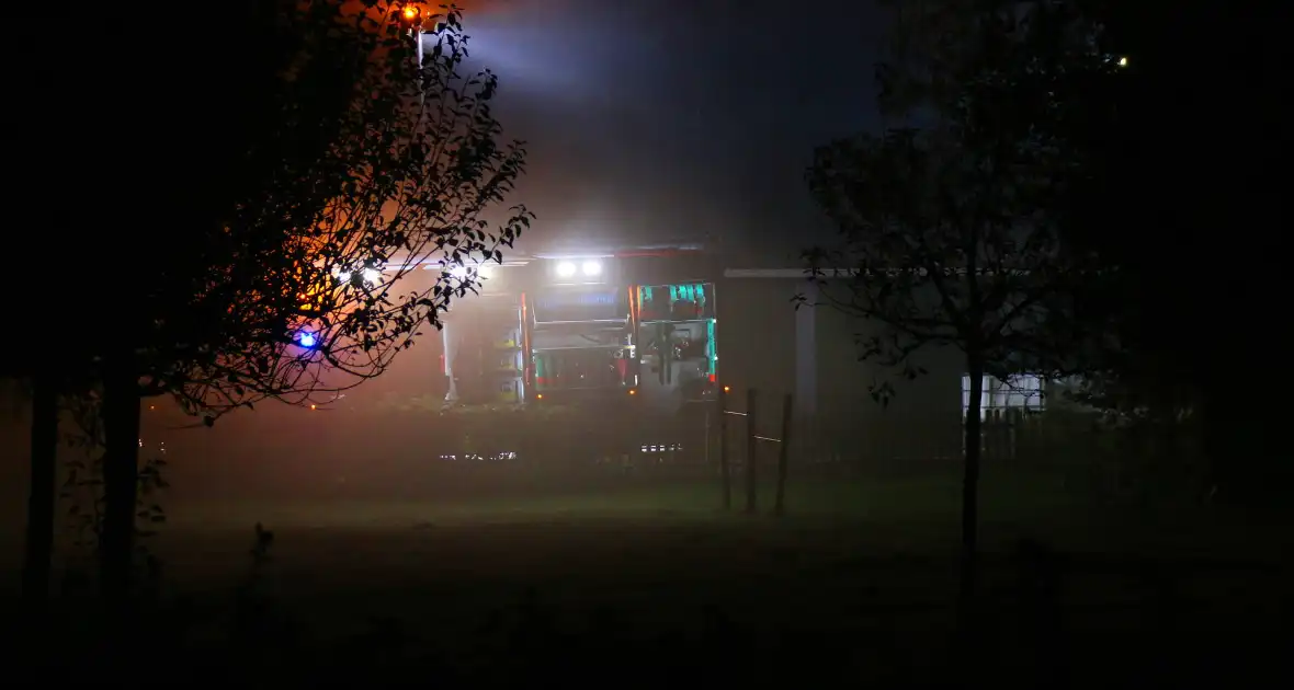 Veel rookontwikkeling bij grote brand op boerderij - Foto 4