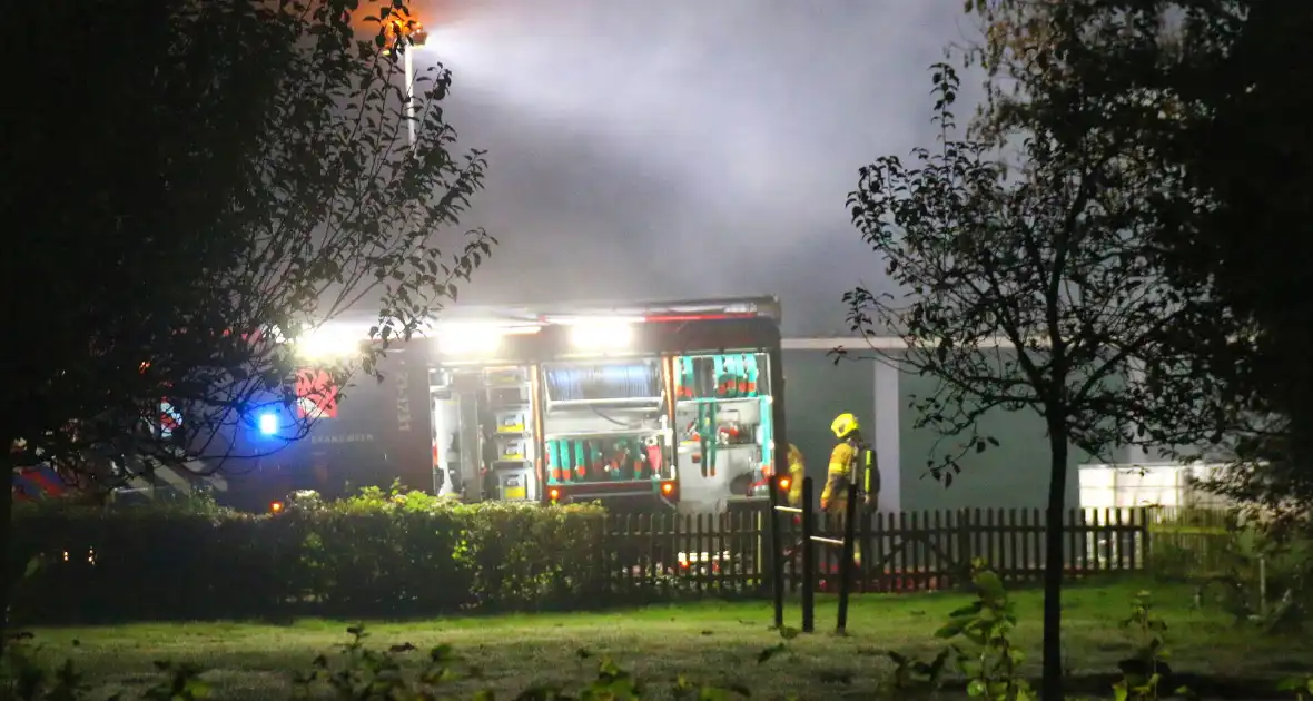 Veel rookontwikkeling bij grote brand op boerderij - Foto 6