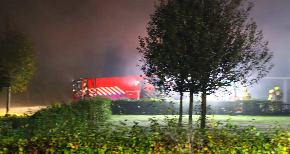 Veel rookontwikkeling bij grote brand op boerderij - Foto 7