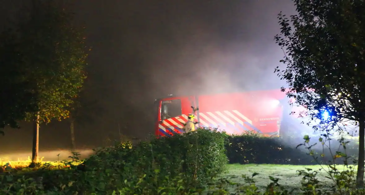 Veel rookontwikkeling bij grote brand op boerderij - Foto 8