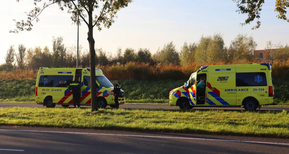 Twee gewonden nadat auto achterop bakwagen botst - Foto 2