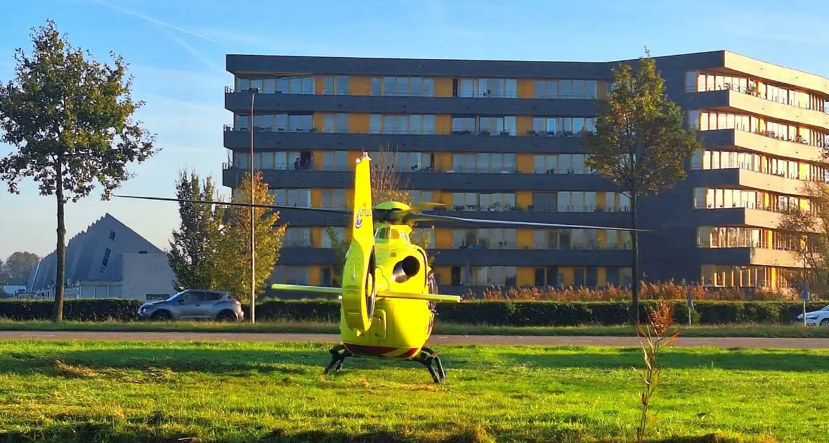 Twee gewonden nadat auto achterop bakwagen botst - Foto 4