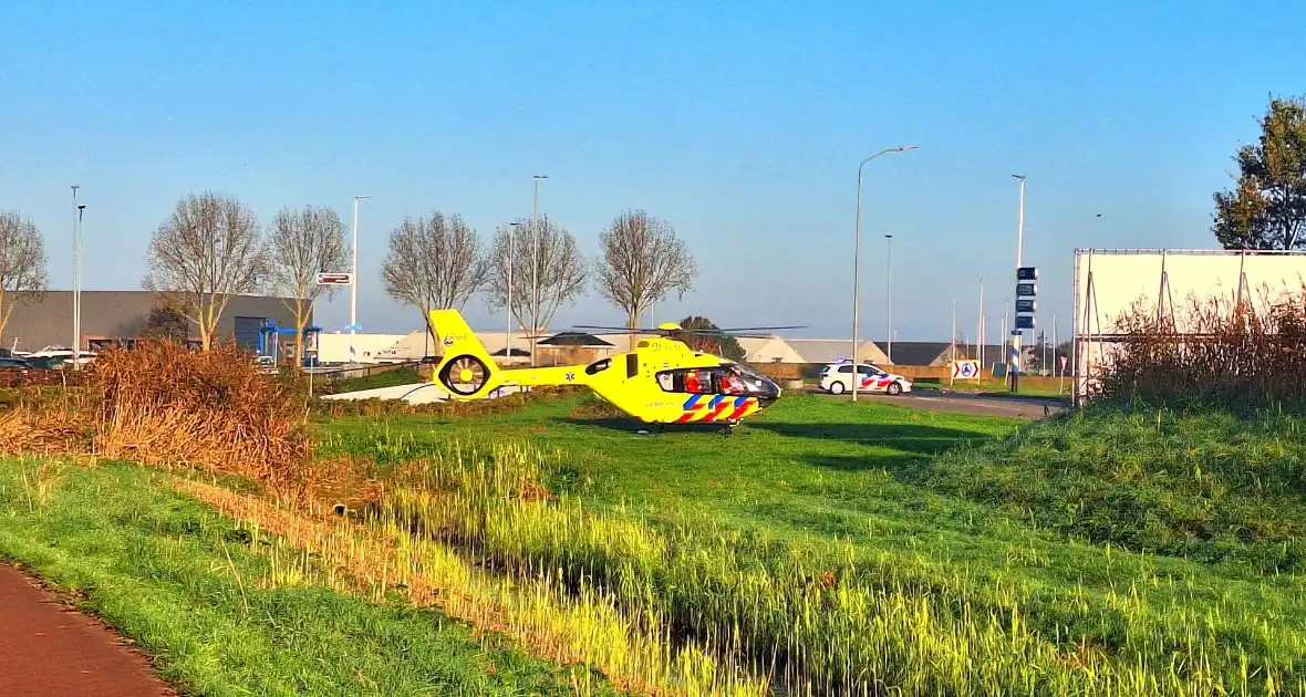 Twee gewonden nadat auto achterop bakwagen botst - Foto 5