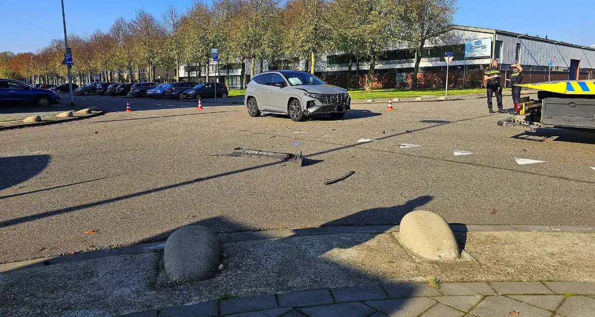 Gewonde bij aanrijding tussen twee voertuigen - Foto 2