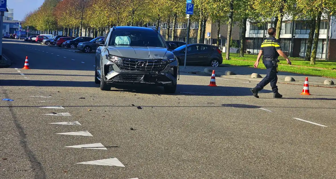 Gewonde bij aanrijding tussen twee voertuigen - Foto 5