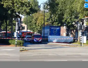 Fietser overleden na botsing met vrachtwagen