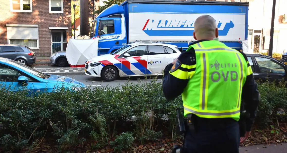 Fietser overleden na botsing met vrachtwagen - Foto 11