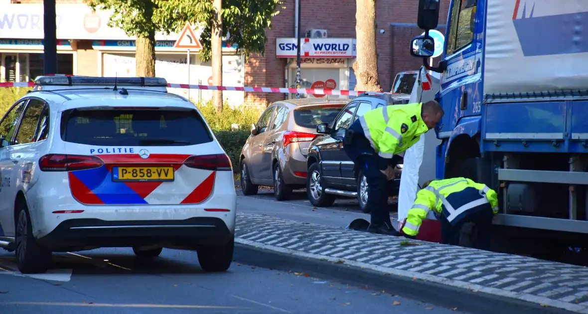 Fietser overleden na botsing met vrachtwagen - Foto 5