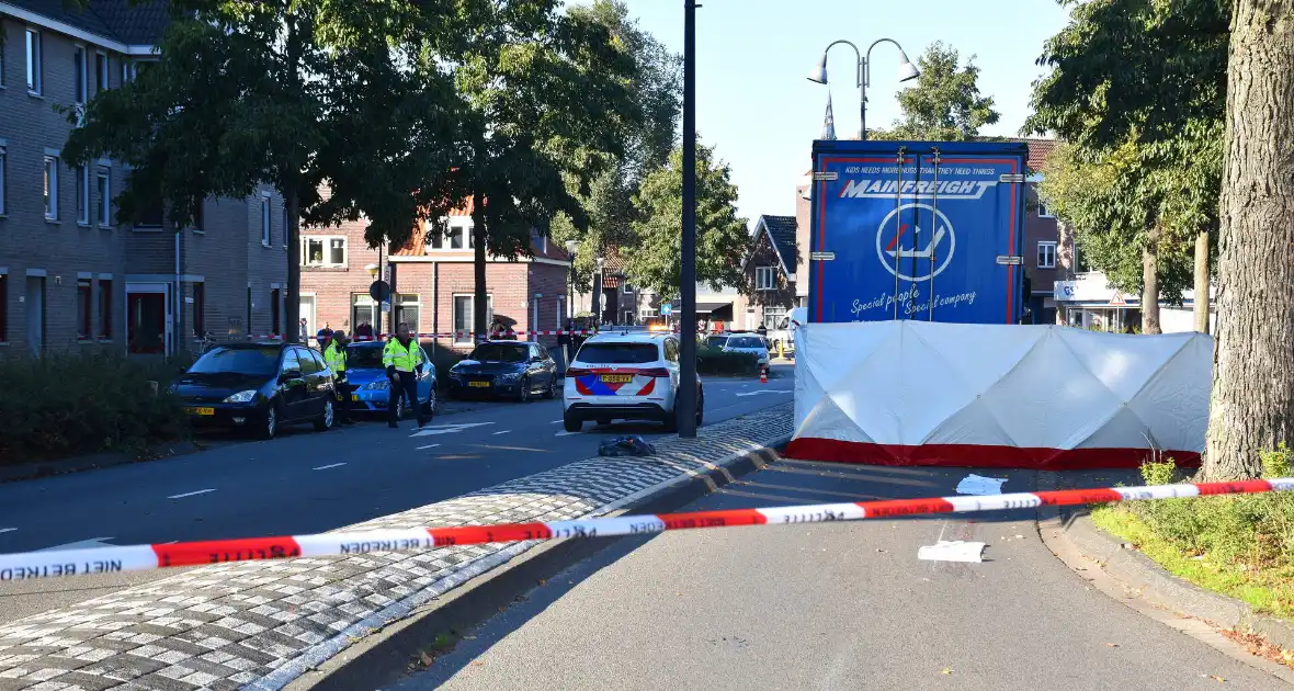 Fietser overleden na botsing met vrachtwagen - Foto 7