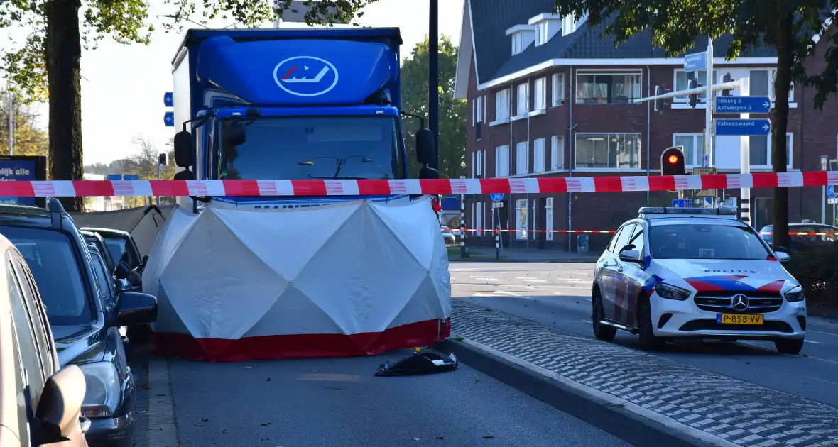 Fietser overleden na botsing met vrachtwagen - Foto 8