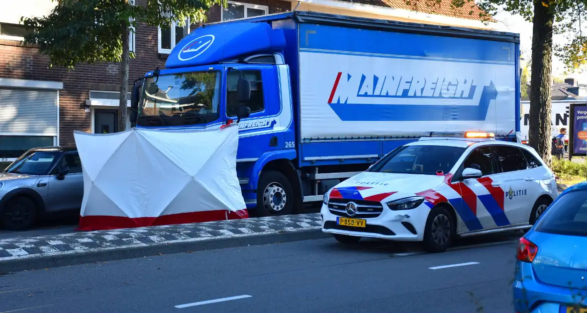 Fietser overleden na botsing met vrachtwagen - Foto 9