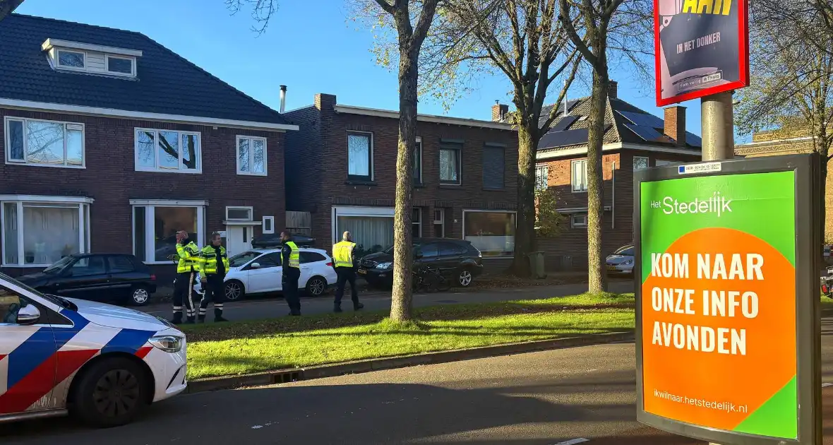 Politie onderzoek naar aanrijding tussen fietsers en vrachtwagen - Foto 4