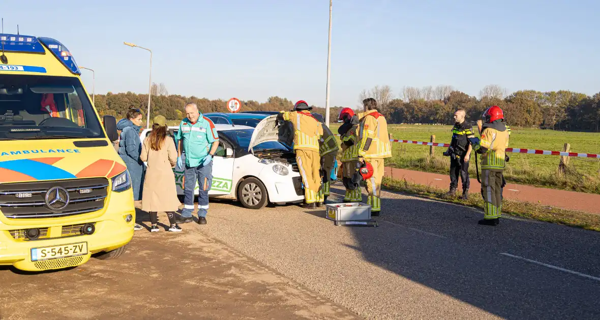 Onderzoek naar oorzaak botsing tussen twee auto's - Foto 1