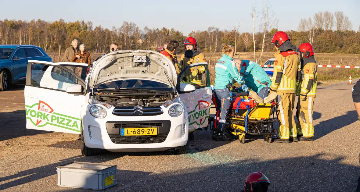 Onderzoek naar oorzaak botsing tussen twee auto's - Foto 11