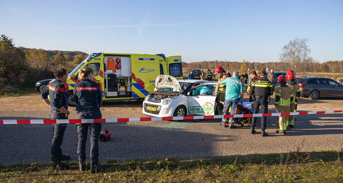 Onderzoek naar oorzaak botsing tussen twee auto's - Foto 7