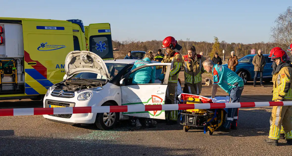 Onderzoek naar oorzaak botsing tussen twee auto's - Foto 8