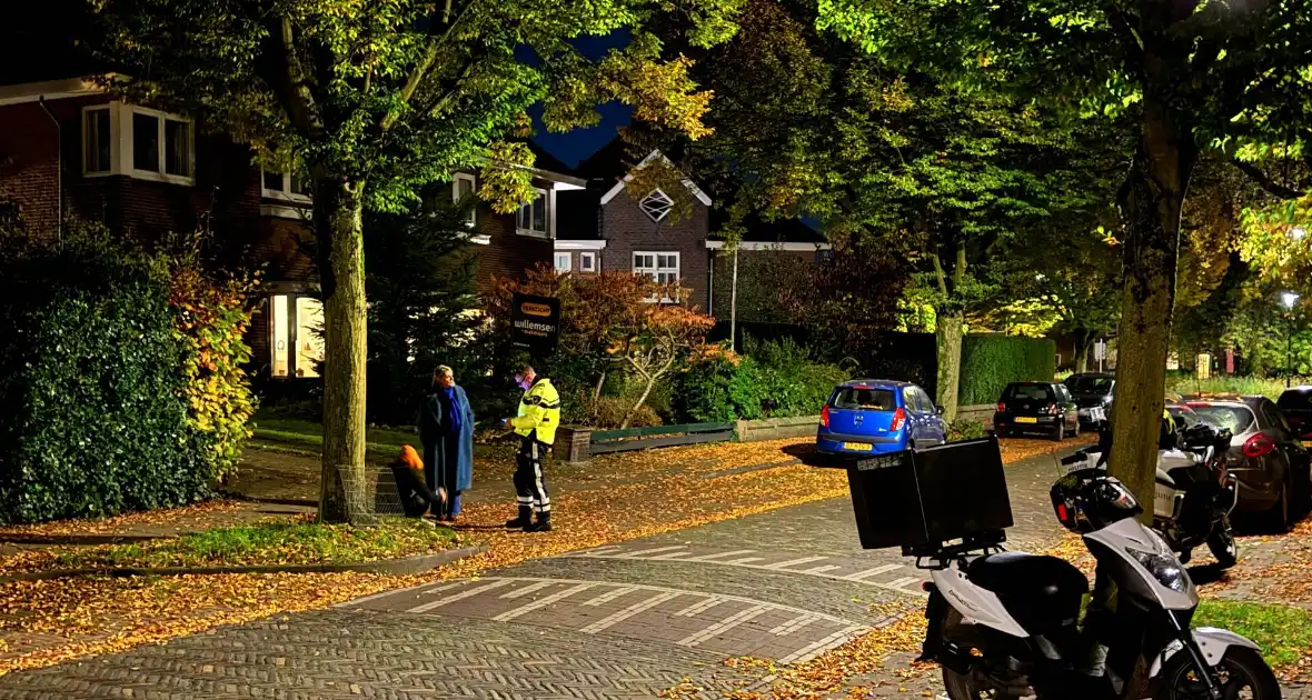 Scooter bezorger gaat hard onderuit - Foto 1