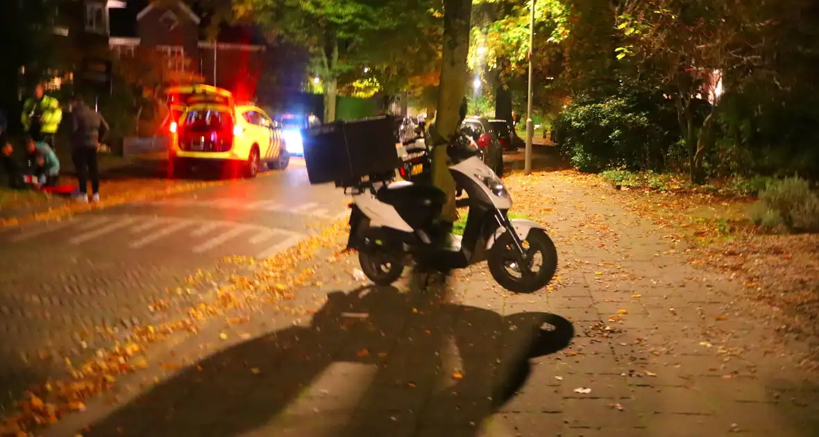 Scooter bezorger gaat hard onderuit - Foto 4