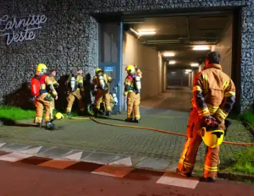 Brandend restafval in parkeergarage zorgt voor rookontwikkeling