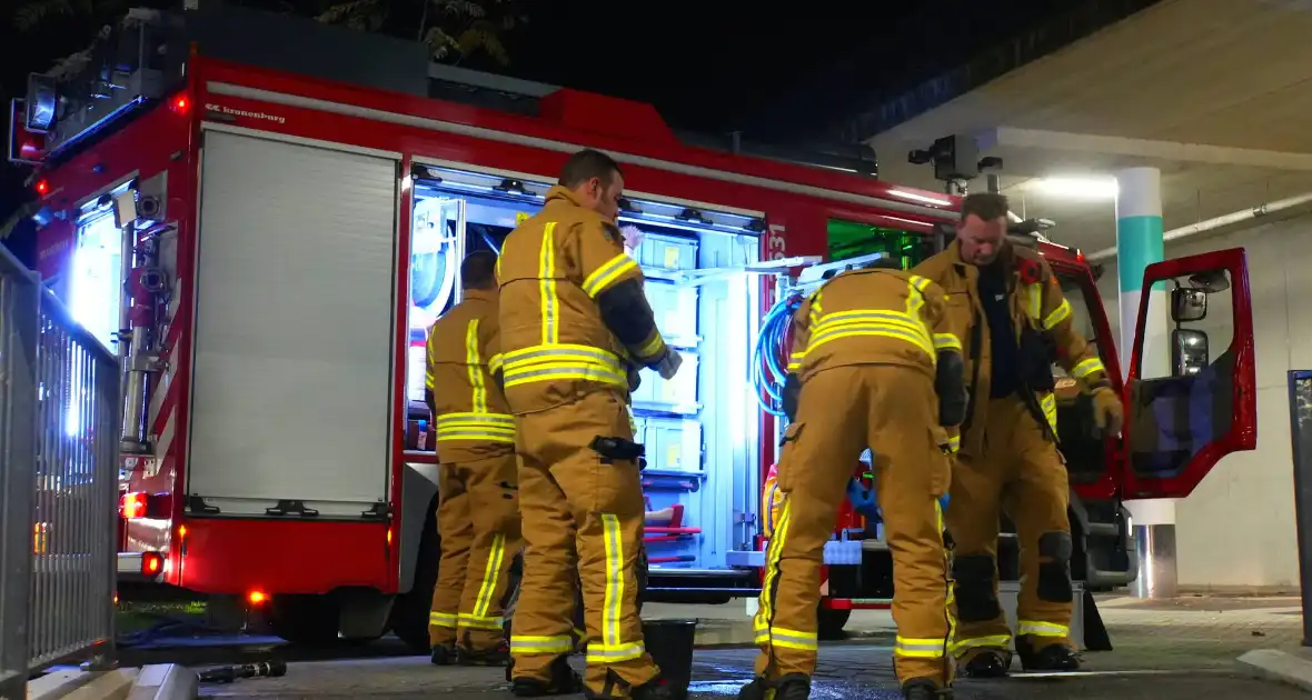 Brandend restafval in parkeergarage zorgt voor rookontwikkeling - Foto 5