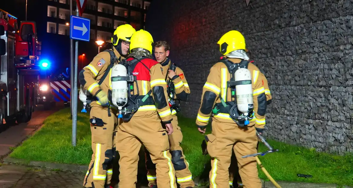 Brandend restafval in parkeergarage zorgt voor rookontwikkeling - Foto 6