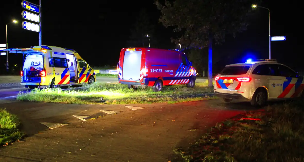 Auto rijdt van talud en belandt op de kop, inzittende gereanimeerd - Foto 2