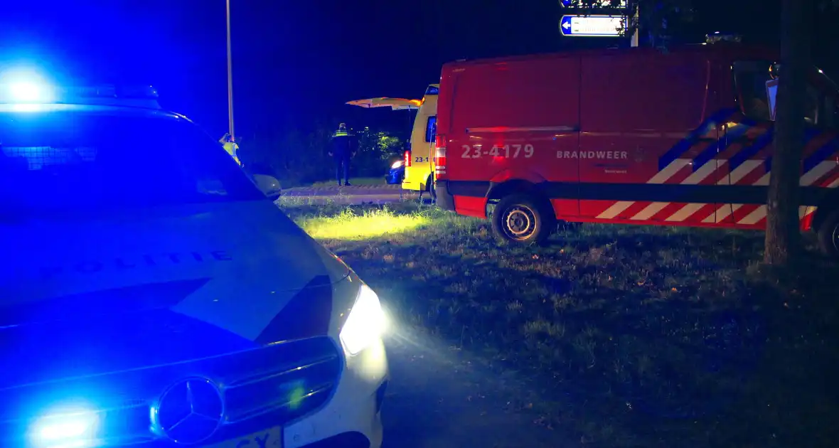 Auto rijdt van talud en belandt op de kop, inzittende gereanimeerd - Foto 3