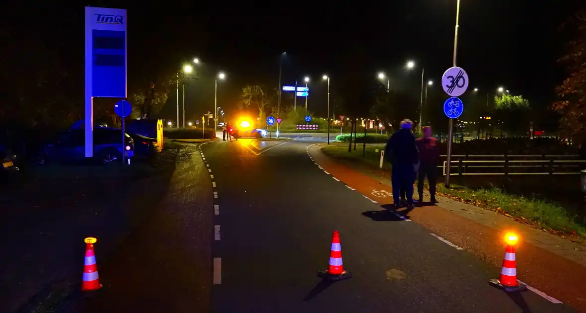 Geparkeerde auto vliegt spontaan in brand - Foto 6