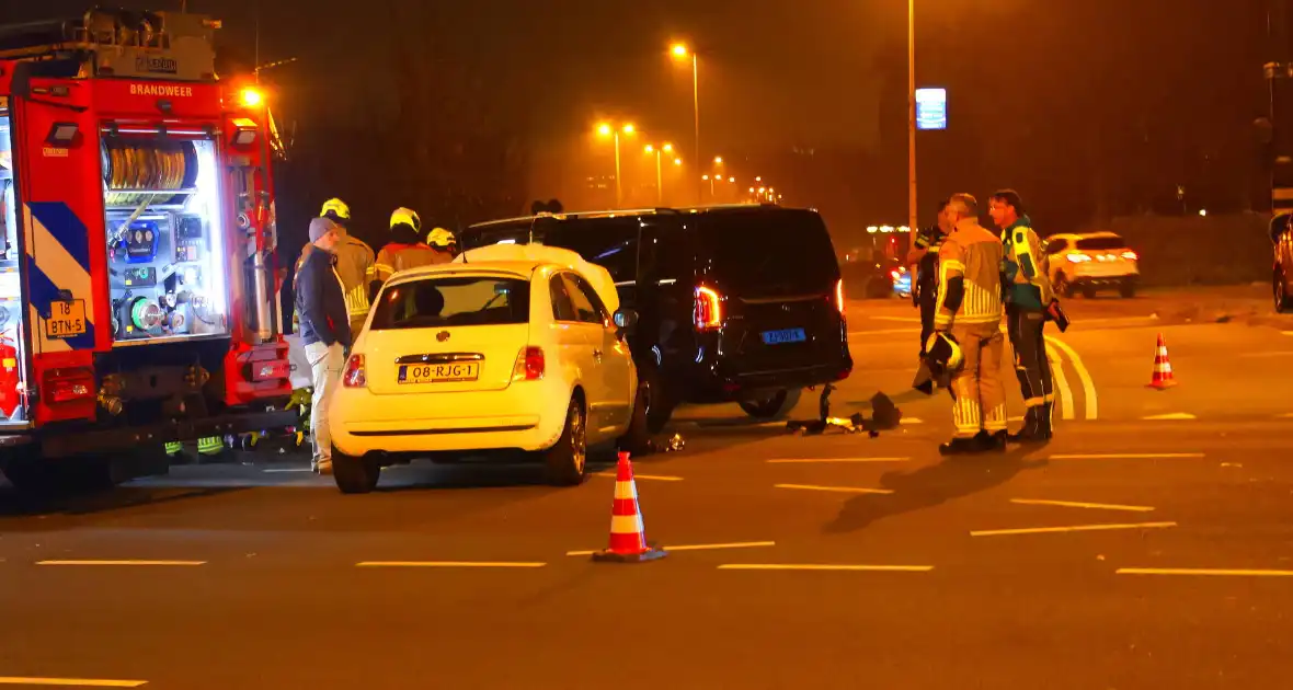 Taxichauffeur door brandweer uit bus bevrijdt - Foto 4