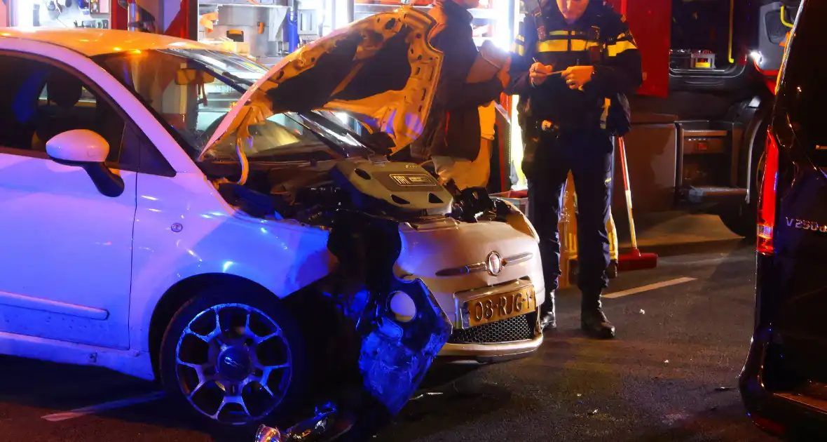 Taxichauffeur door brandweer uit bus bevrijdt - Foto 9