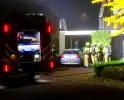 Brandweer blust brand in keuken, bewoner nagekeken