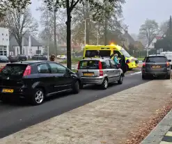 Kop-staart ongeval voor rotonde