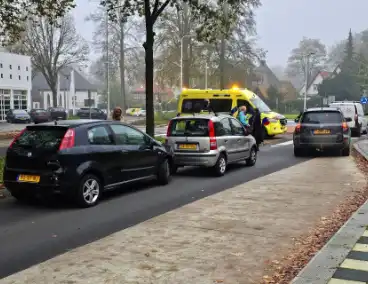 Kop-staart ongeval voor rotonde