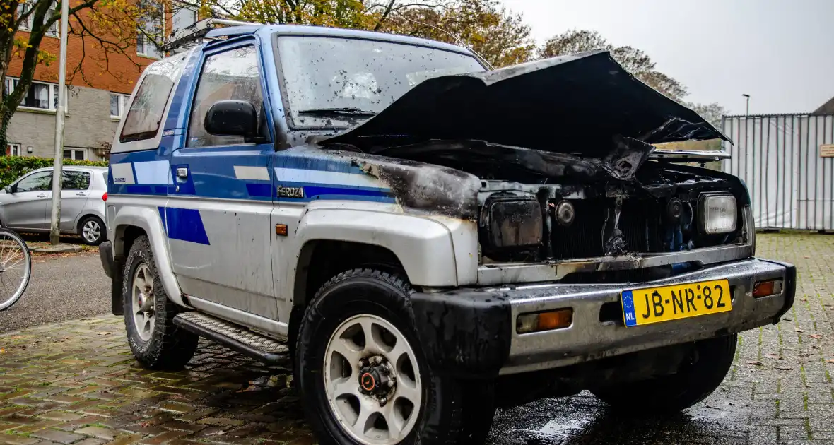 Voertuig flinke beschadigd door brand