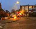 Brand in afvalzakken snel geblust nabij geparkeerd voertuig