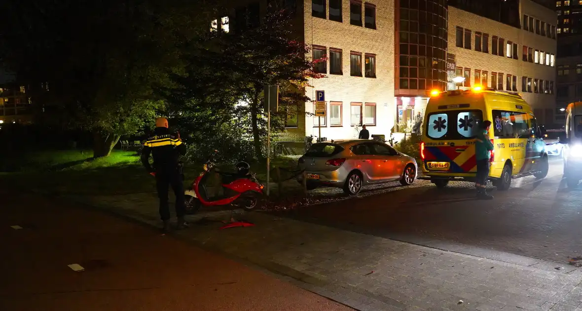 Scooterrijdster geschept door afslaande automoblist - Foto 5