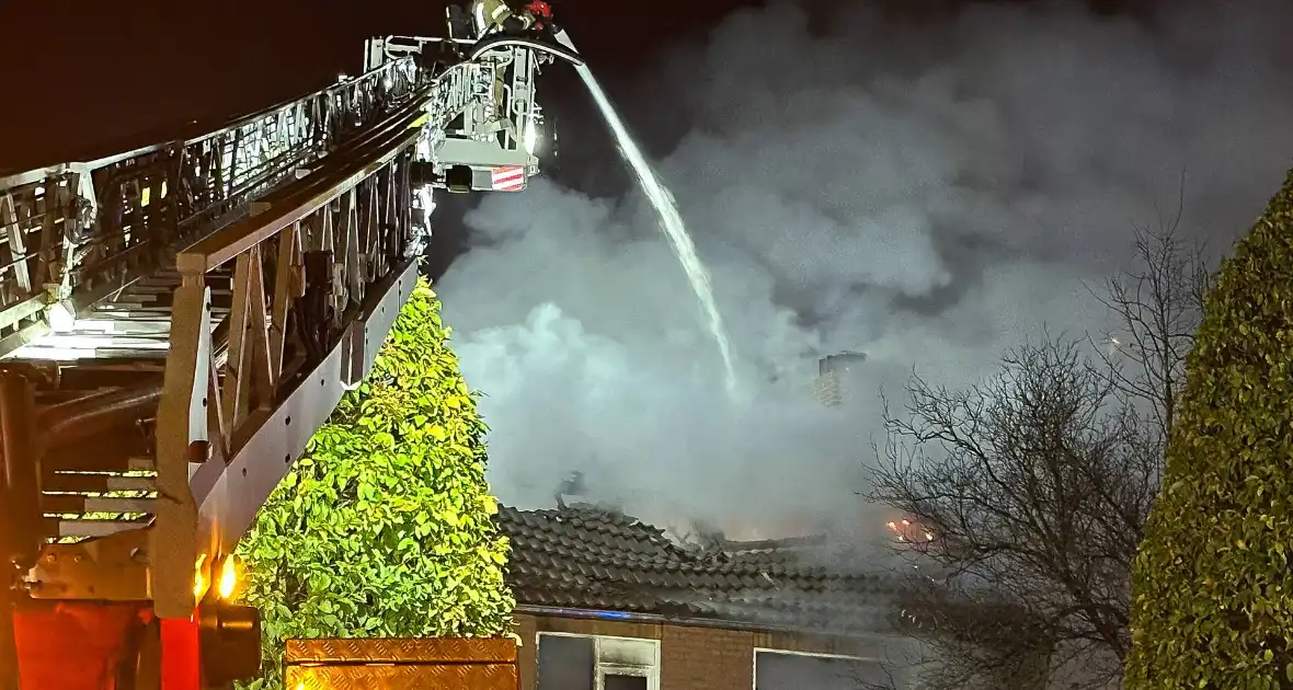 Bewoner overleden bij uitslaande brand in rijtjeshuis - Foto 5