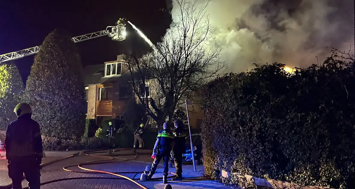 Bewoner overleden bij uitslaande brand in rijtjeshuis - Foto 6