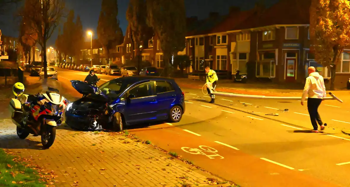 Auto knalt tegen lantaarnpaal: bestuurder aangehouden - Foto 6