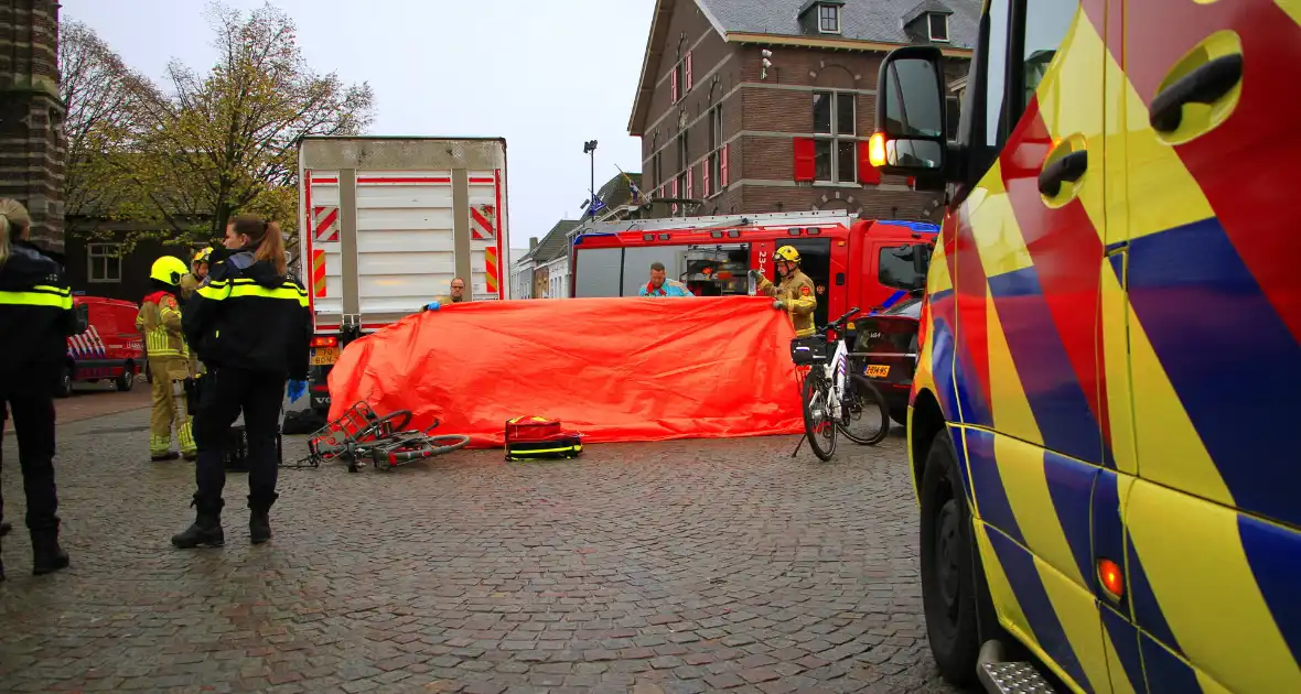 Meisje ernstig gewond bij aanrijding, traumateam opgeroepen - Foto 1