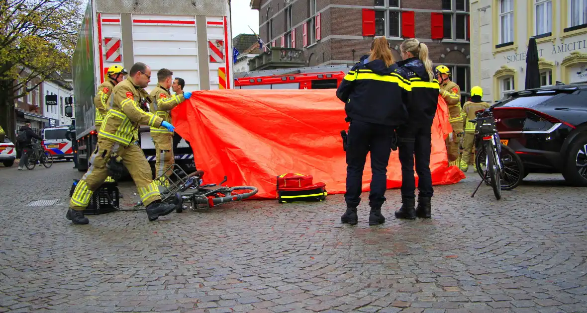 Meisje ernstig gewond bij aanrijding, traumateam opgeroepen - Foto 3