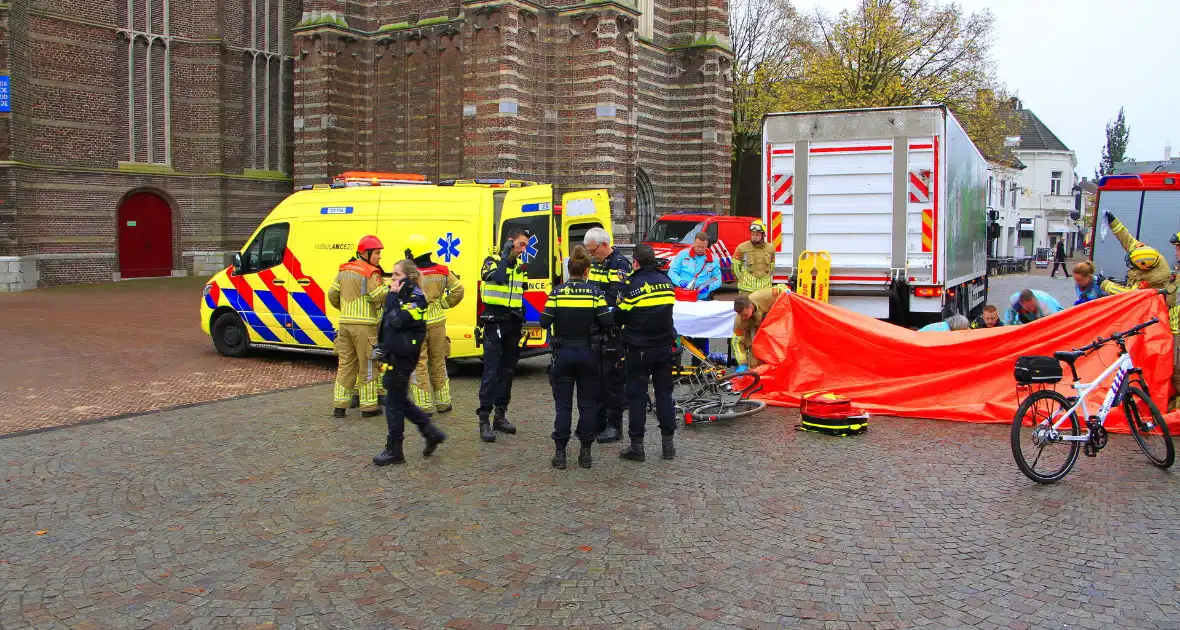 Meisje ernstig gewond bij aanrijding, traumateam opgeroepen - Foto 9